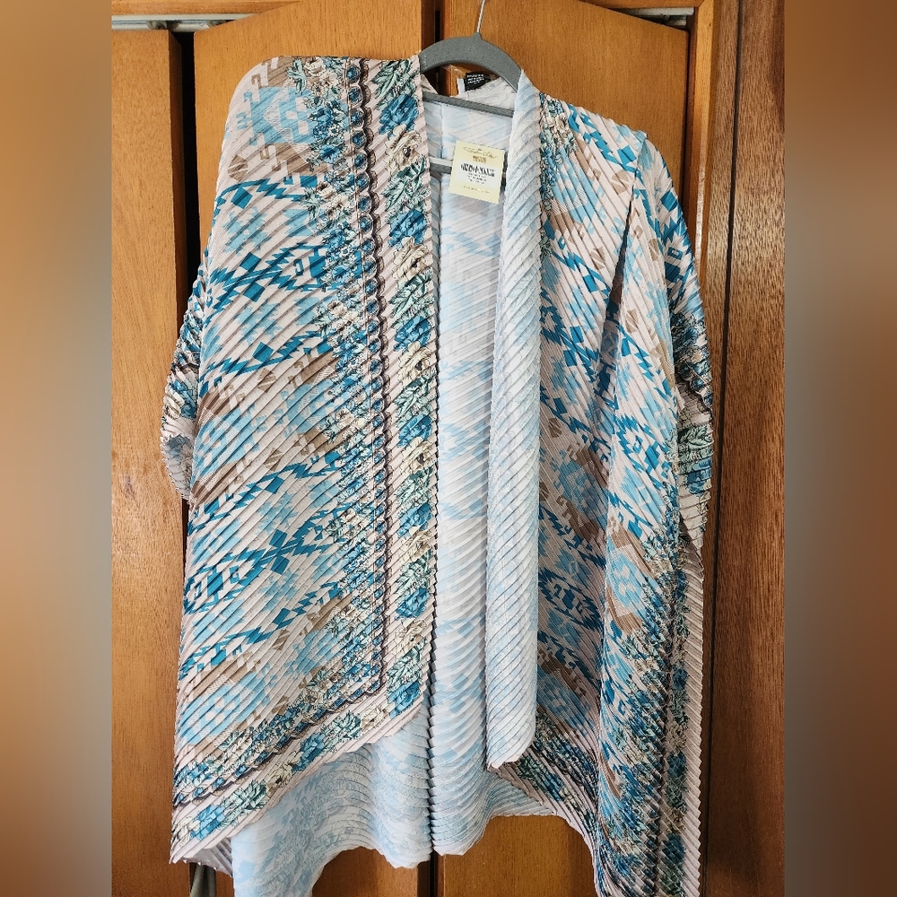 🚨 Lowered Price 🚨 Tasha Polizzi Daisy Kimono.